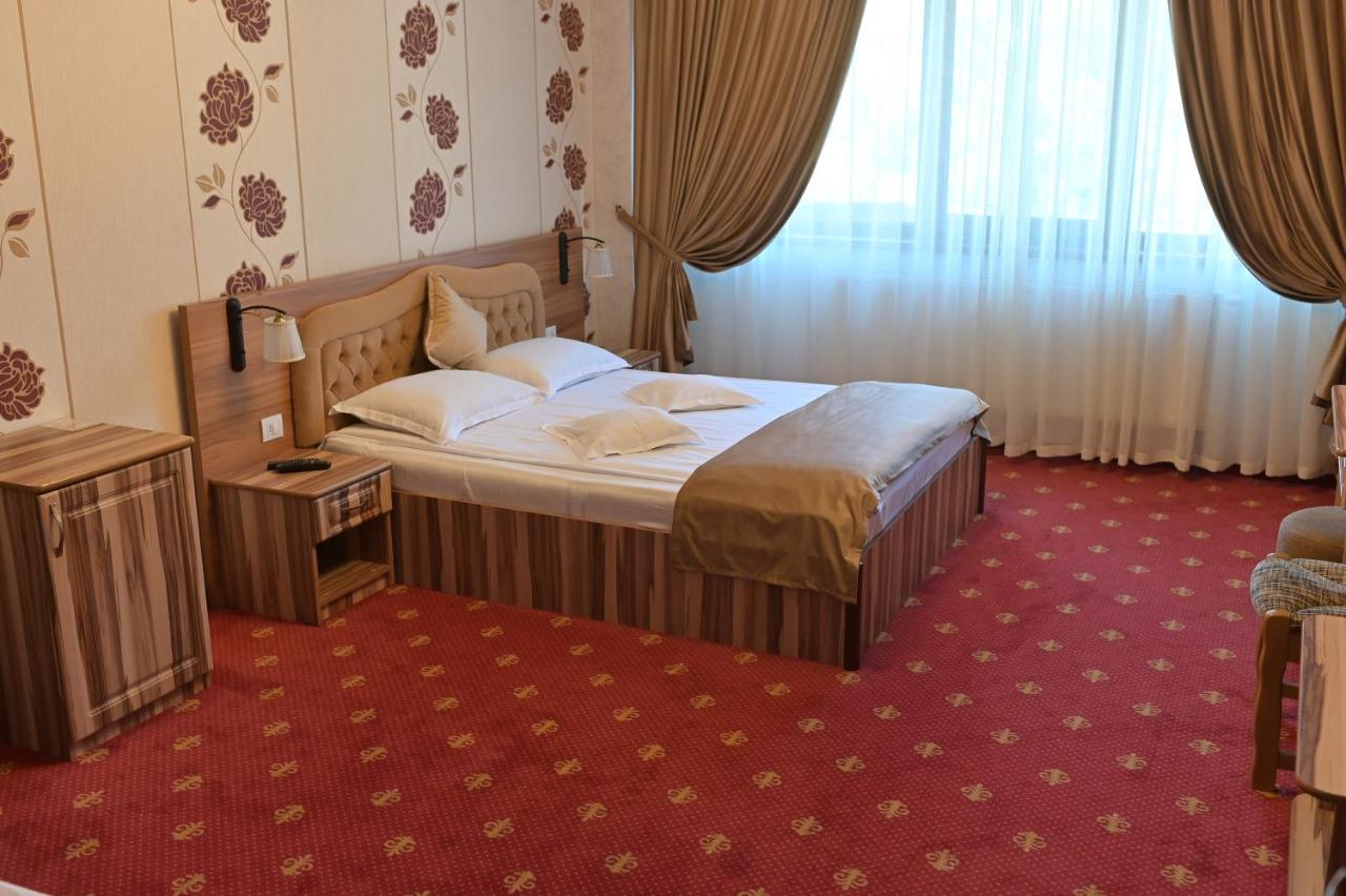 Pensiunea Ayana Петрошани Экстерьер фото